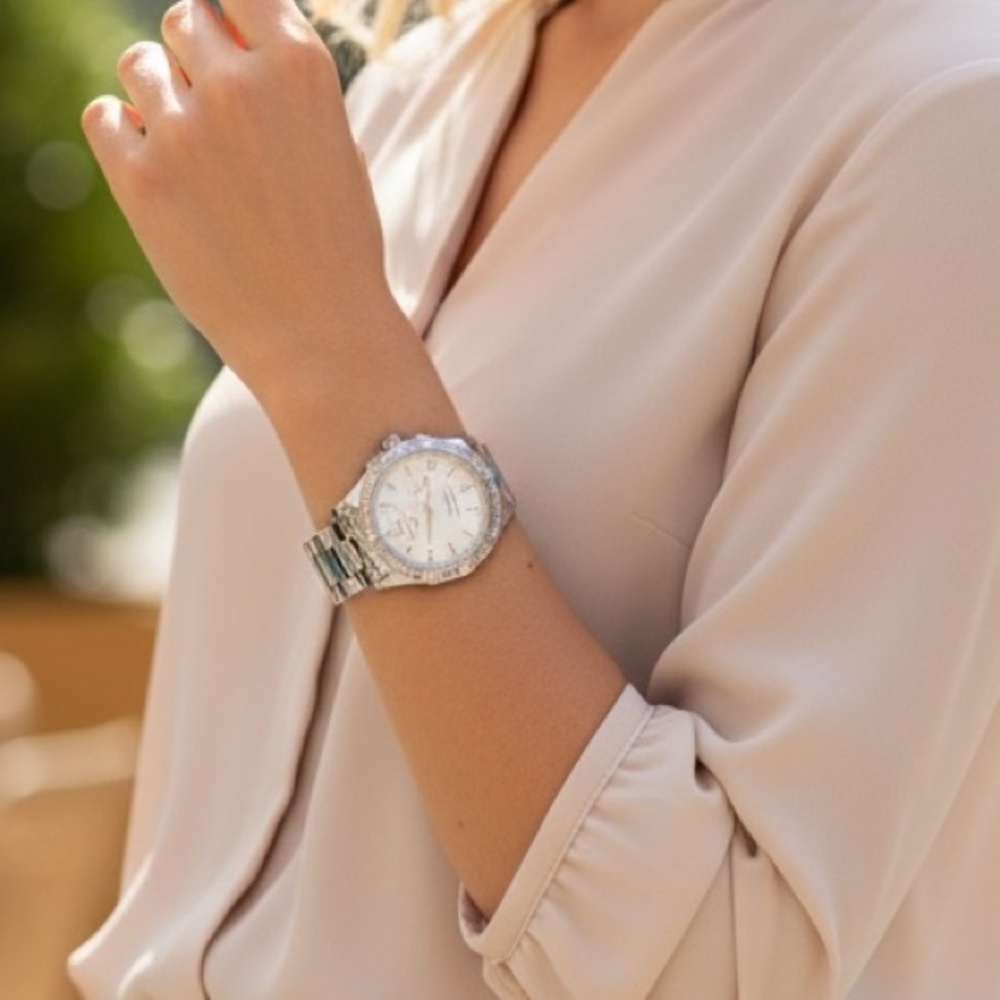 Angel Oyster Dial Ladies Watch Angel Oyster Dial Ladies Watch